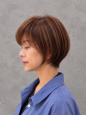 上品な艶感で魅せる大人のくびれショートボブ