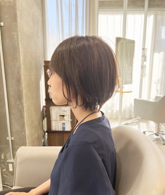 やわらかなシルエットのショートボブ