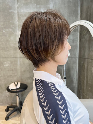 ふんわり丸み、すっきり襟足ショート