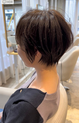 毛流れを楽しむ、丸みショート