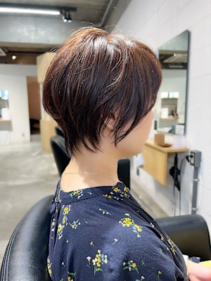 軽やかな束感のコンパクトショート