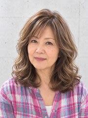 大人のふんわりウェーブレイヤー