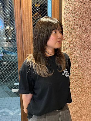 ハッシュカットでつくる、動きのあるロングスタイル