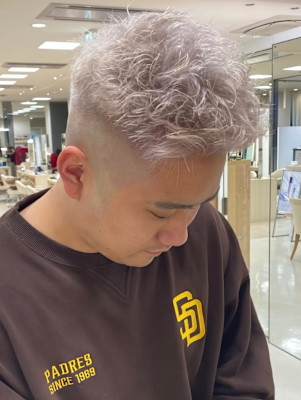 銀座メンズデザインカラーダブルカラーベージュニュアンスウルフ