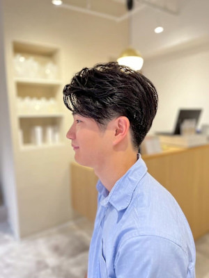 20代30代40代◎ツヤ感際立つツーブロック