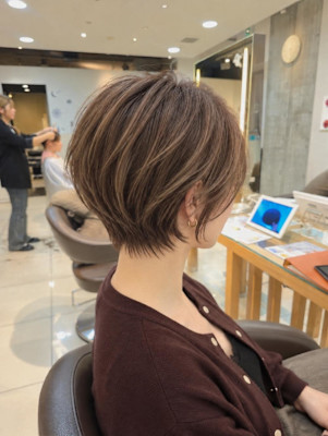 白髪ぼかしハイライトのくびれショート小田急相模原
