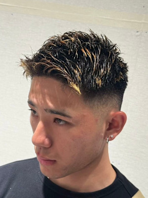 大宮メンズハイフェードスパイキーショートゴールドメッシュ