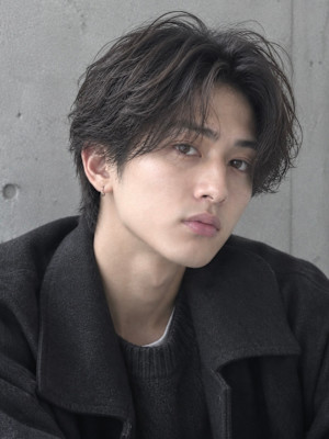 カルマヘア韓国風コンマヘア ツーブロックショートセンター分け