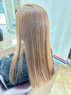 シルキーなツヤが続くオイルストレート
