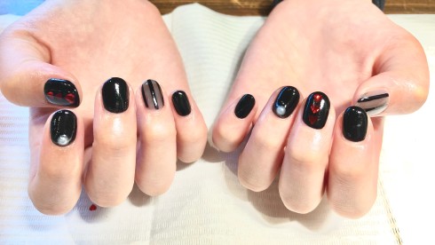 漆黒のブラックで、刺激的な大人ネイル☆