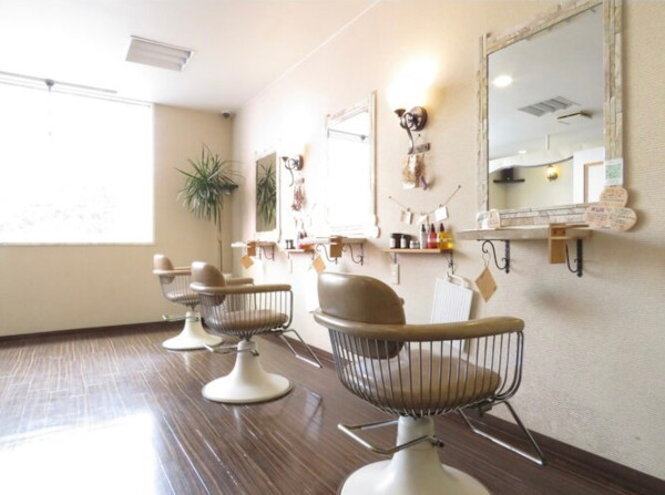 MAX HAIR DESIGN & JUJU(マックス ヘアー デザインアンドジュジュ)