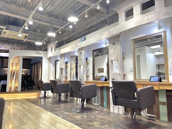LORE福岡天神本店 インナーカラー特化型美容室ブリーチ・インナーカラー美容室(ロアフクオカテンジンホンテン インナーカラートッカガタビヨウシツ ブリーチ インナーカラービヨウシツ)