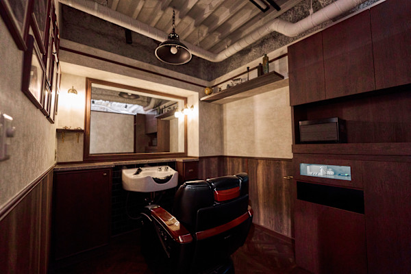 LAVIE NEW STANDARD BARBER HANARE 新宿(ラヴィ ニュースタンダードバーバー ハナレ シンジュク)
