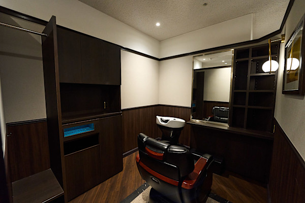 LAVIE NEW STANDARD BARBER 秋葉原神田店　理容室(ラヴィ ニュウスタンダード バーバー アキハバラカンダテン)
