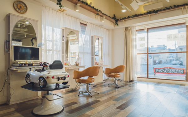unpeu hair 西京極店(アンプヘアーニシキョウゴクテン)