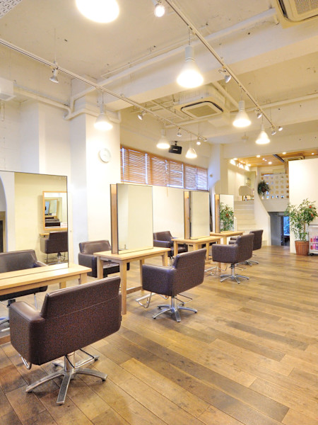 FUCHI KUCHI amati 豊中店(フーチー クーチー アマティー トヨナカテン)