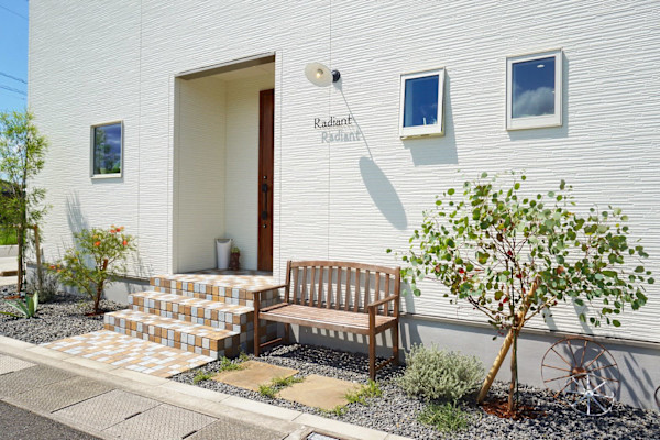 Radiant【ラディアント】(ラディアント)