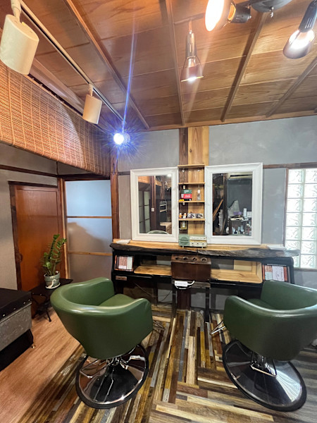 完全予約 隠れ家美容室COLORS 大月鳥沢店(カンゼンヨヤク　カクレガビヨウシツ　カラーズ　オオツキトリサワテン)