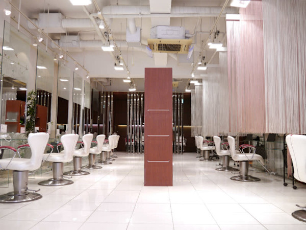 HAIR & MAKE EARTH 北浦和店(ヘアメイクアース キタウラワテン)