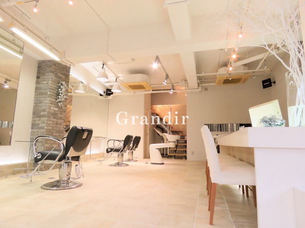 Men’s Grandir豊中 パーマ/ブリーチ/ヘッドスパ/縮毛矯正(メンズグランディールトヨナカパーマブリーチヘッドスパシュクモウキョウセイ)