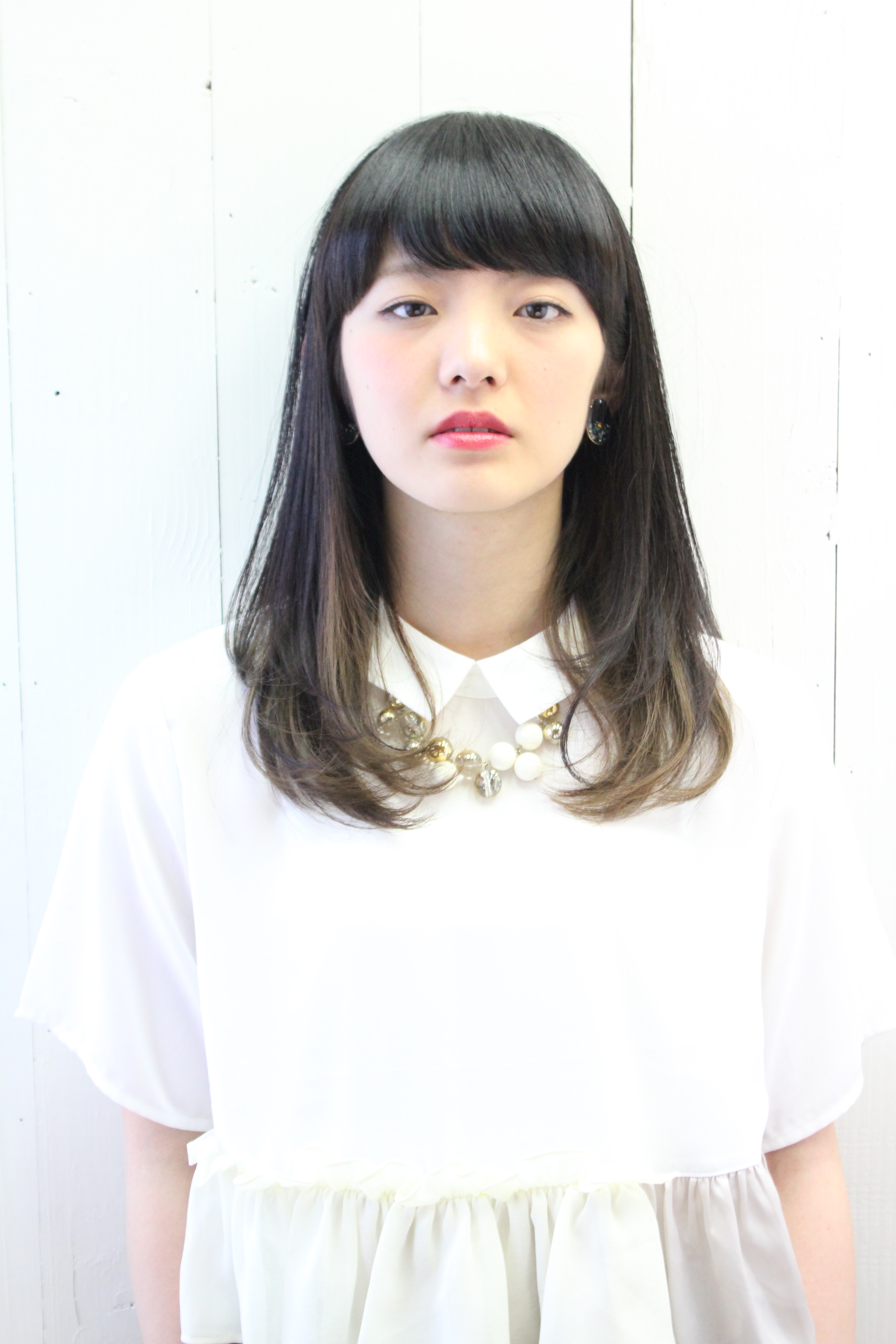 collina【コリーナ】のスタイル紹介。【collina代官山】インナーカラーミディ