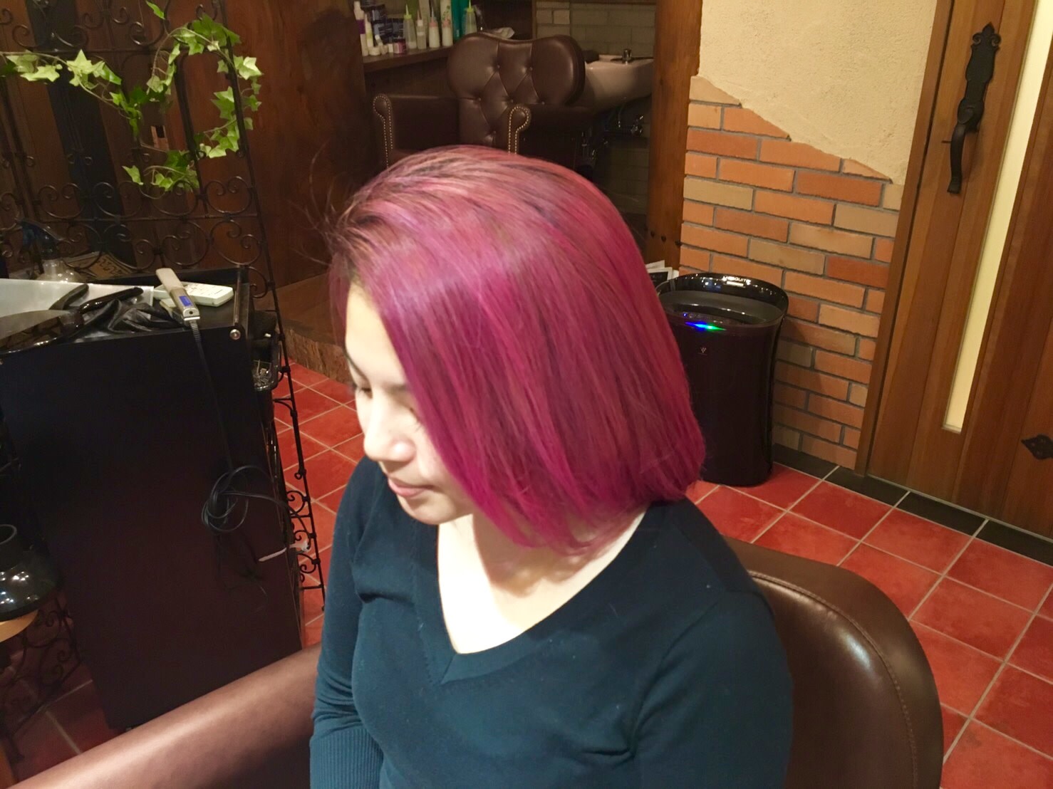 Richromatic hair studio【リクロマティックヘアスタジオ】のスタイル紹介。フラッシュピンクカラー