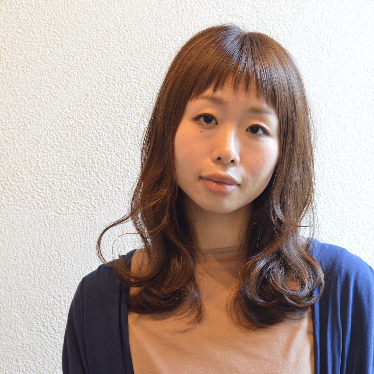 LA CALMO【ラ カルモ】のスタイル紹介。程よい柔らかさを取り入れたヌーディスタイル