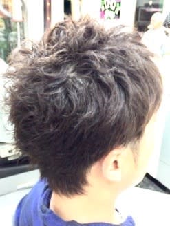 ROMY's HAIR【ロミーズヘアー】のスタイル紹介。ポイントピンパーマ