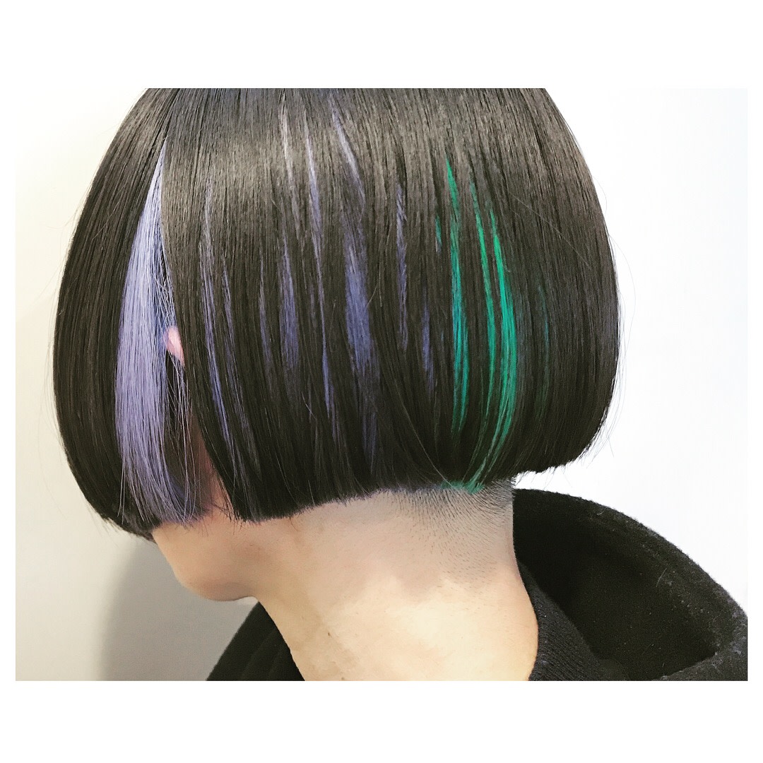 さんかく美容室【サンカクビヨウシツ】のスタイル紹介。3色のインナーカラー