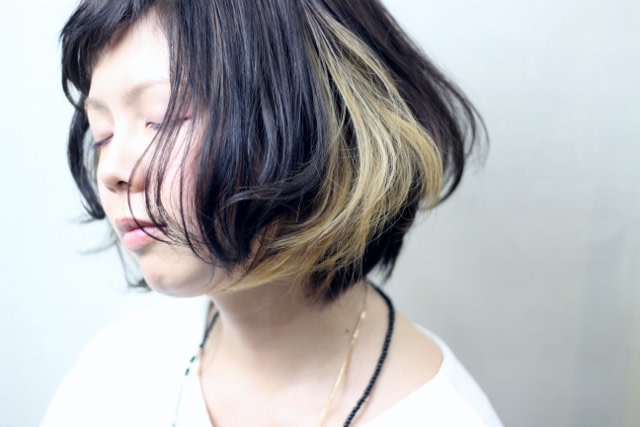 Hair&Spa Kaiwa【ヘアアンドスパカイワ】のスタイル紹介。プラチナカラーのアクセントが光るふんわりボブ