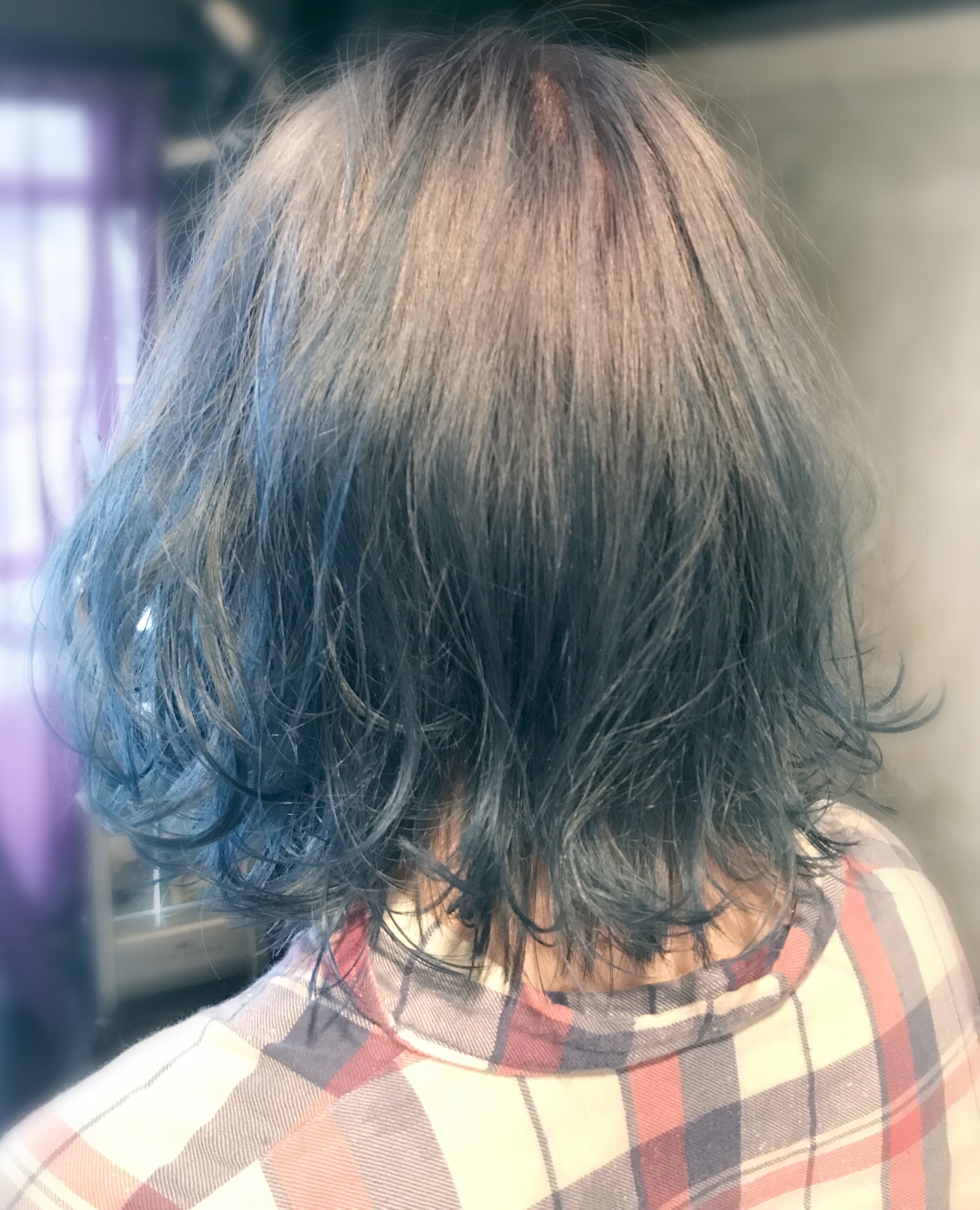 sonic hair shop【ソニック】のスタイル紹介。ブルージュ＋サファイヤブルーのブルーグラデーションカラー