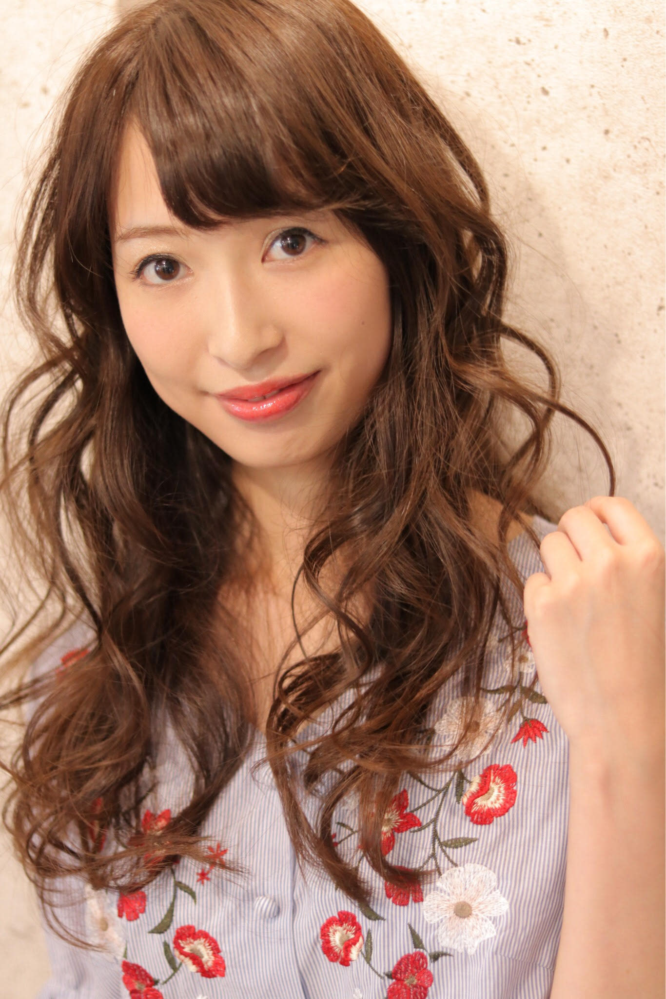 is 札幌【イズ サッポロ】のスタイル紹介。ゆるふわ外国人風カール♪