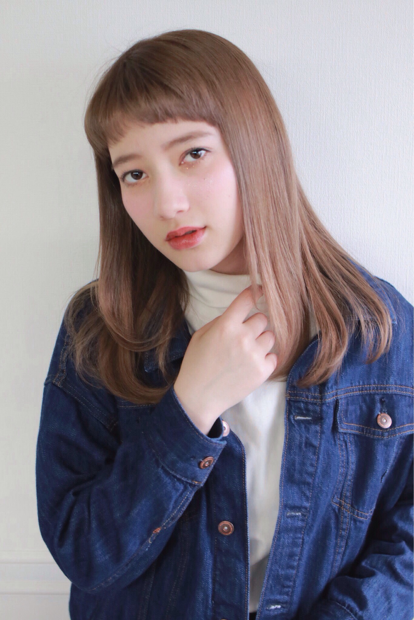 is 横浜【イズ ヨコハマ】のスタイル紹介。透け感ナチュラルストレート