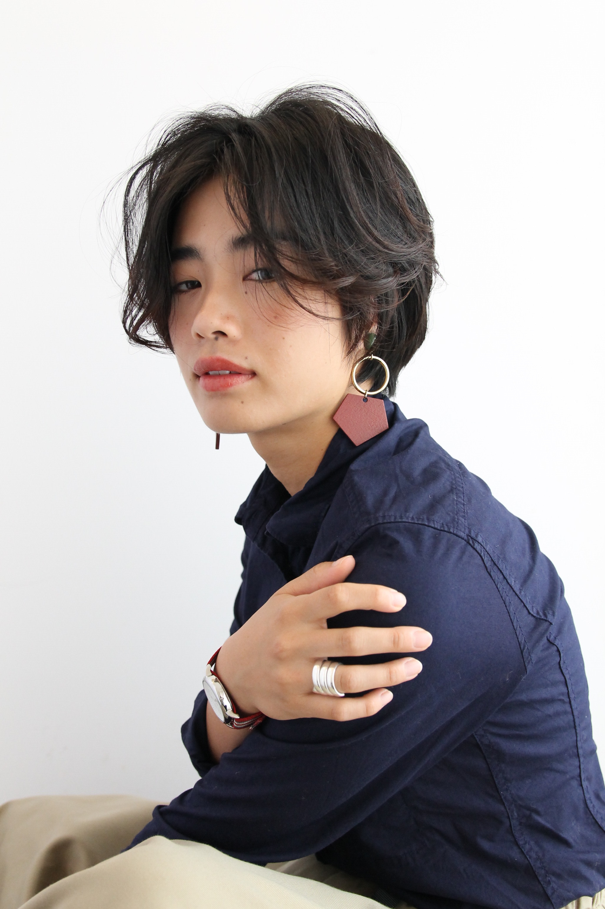 Laraca【ララカ】のスタイル紹介。メンズライクミディショート