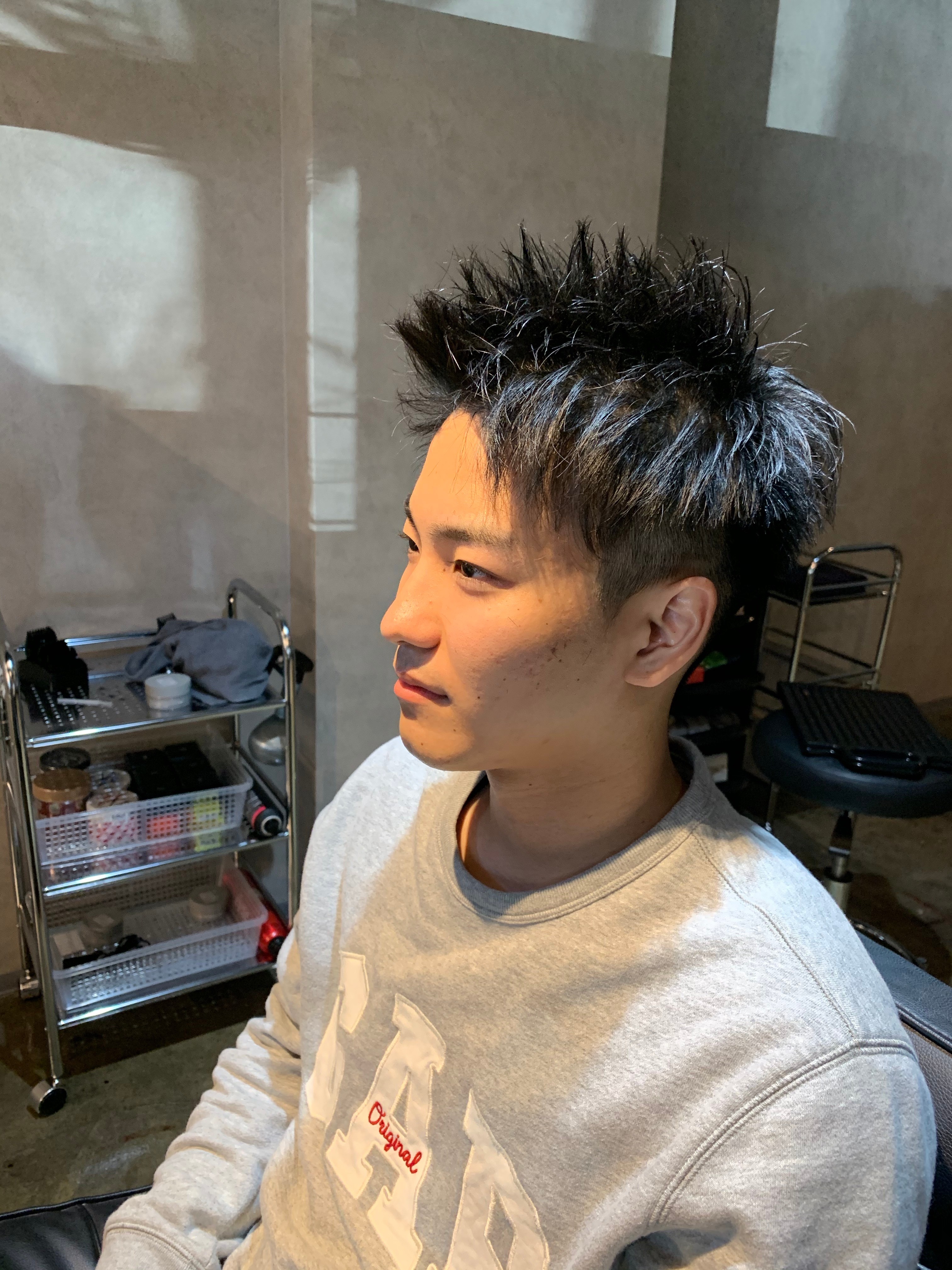 Men's Hair SPICE 駅前店【メンズ ヘア スパイス エキマエテン】のスタイル紹介。流しアップバング