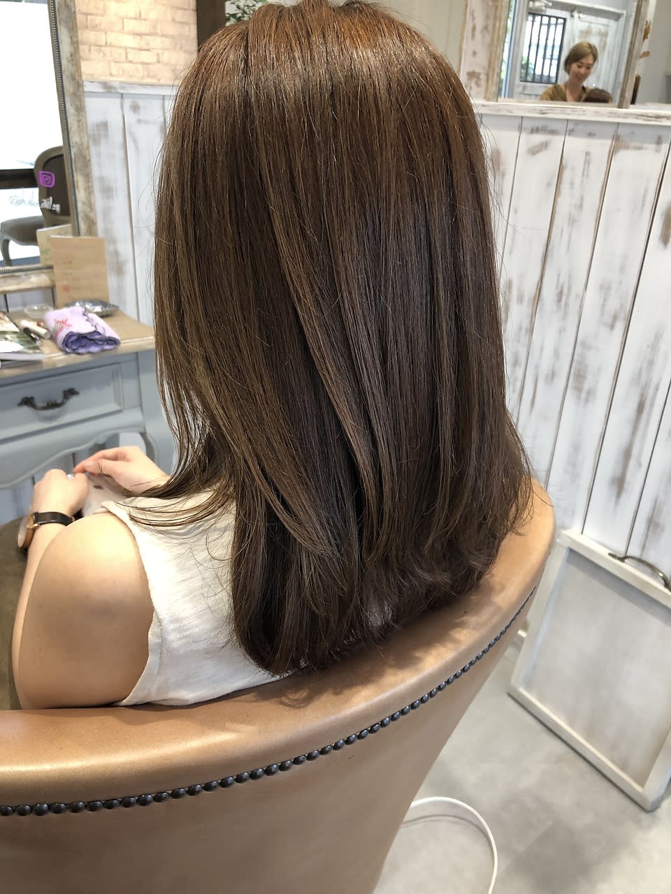 ailes Hair Salon【エル ヘアーサロン】のスタイル紹介。品のあるベージュカラー