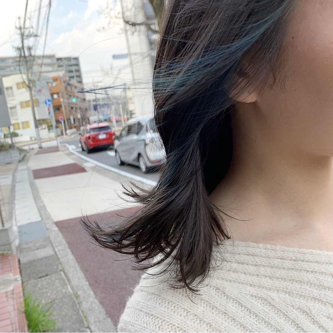 ROSSO Hair Design【ロッソヘアデザイン】のスタイル紹介。インナーカラー × ターコイズブルー