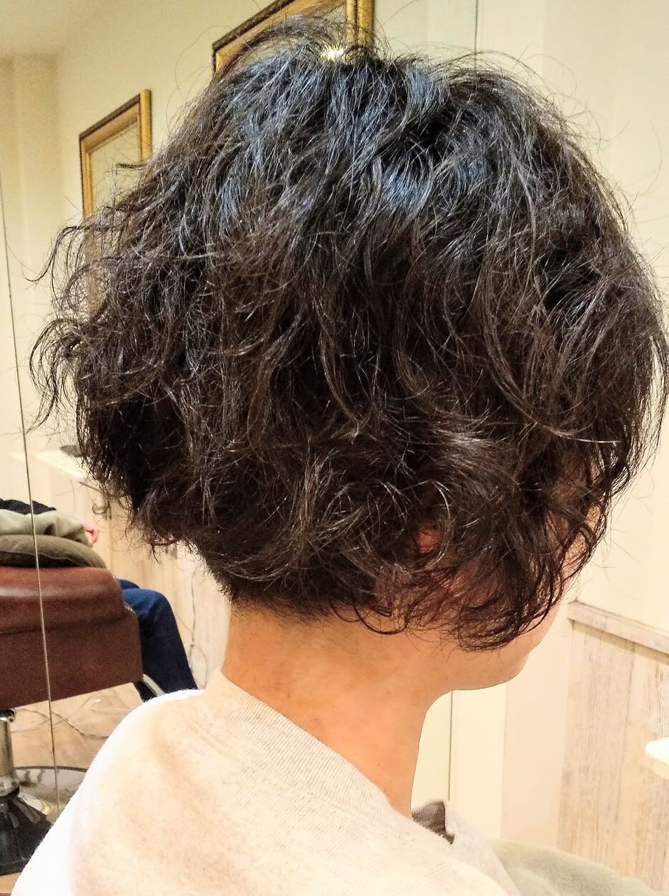 hair's ROSSO【ヘアーズ ロッソ】のスタイル紹介。クセ毛を生かした刈り上げショートボブ