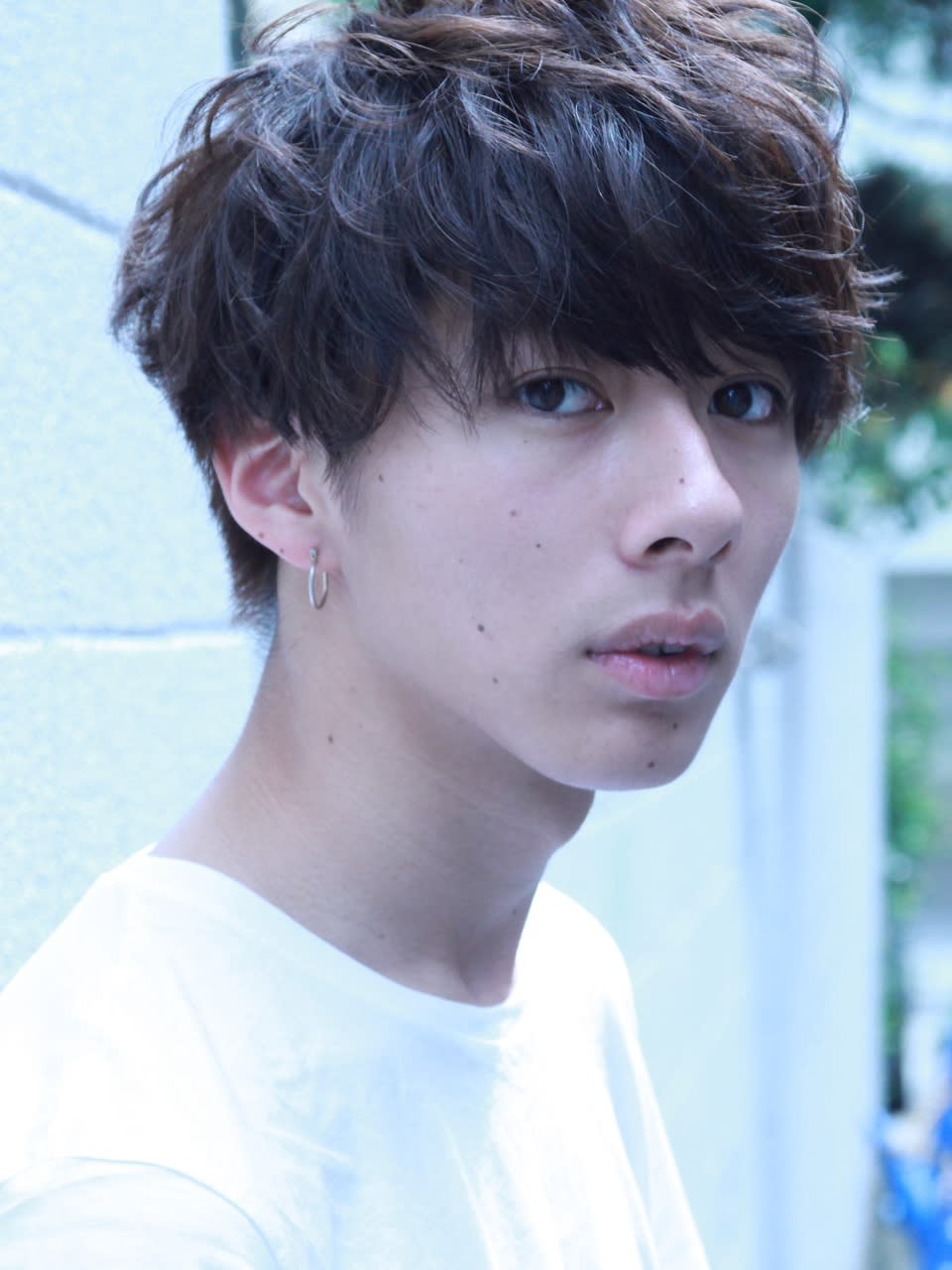 GUZZLE 原宿店【ガズル】のスタイル紹介。ゆるめパーマでつくる無造作マッシュ　メンズ　ツーブック