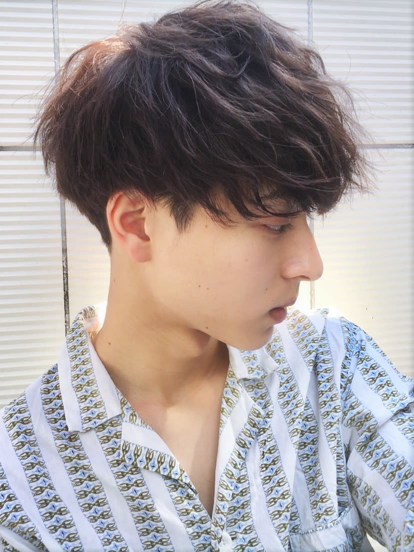 GUZZLE 原宿店【ガズル】のスタイル紹介。マッシュ　無造作　波巻きパーマ　春らしいメンズパーマスタイル