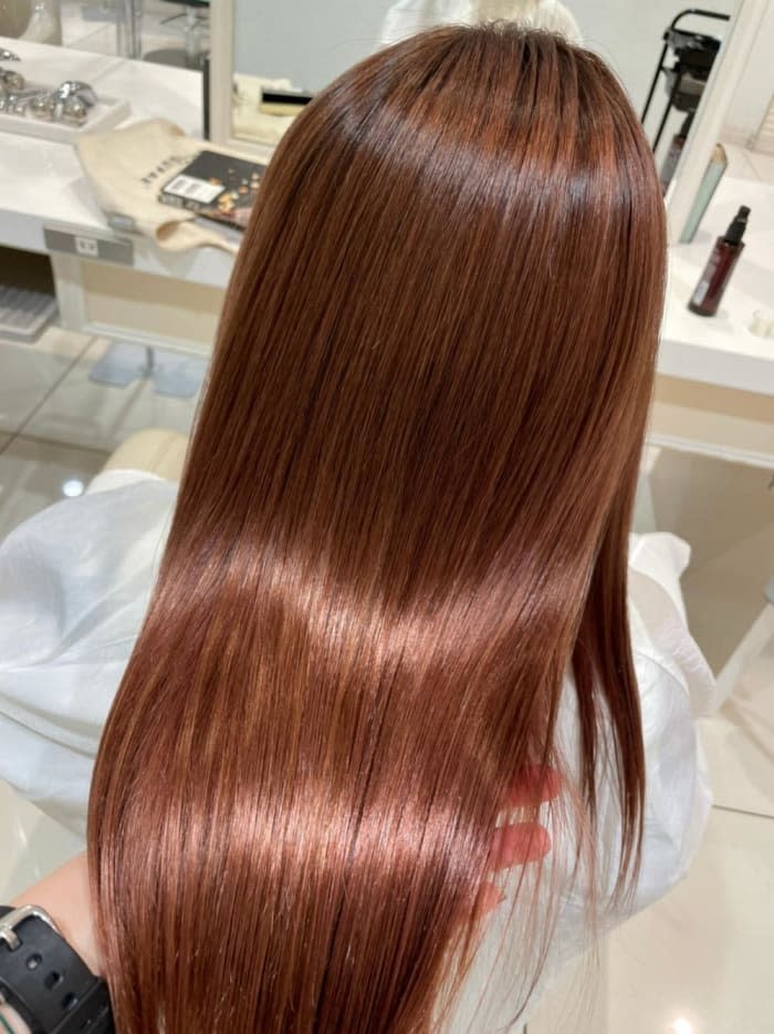 Ash 武蔵小金井店【アッシュムサシコガネイテン】のスタイル紹介。コーラルピンク×縮毛矯正