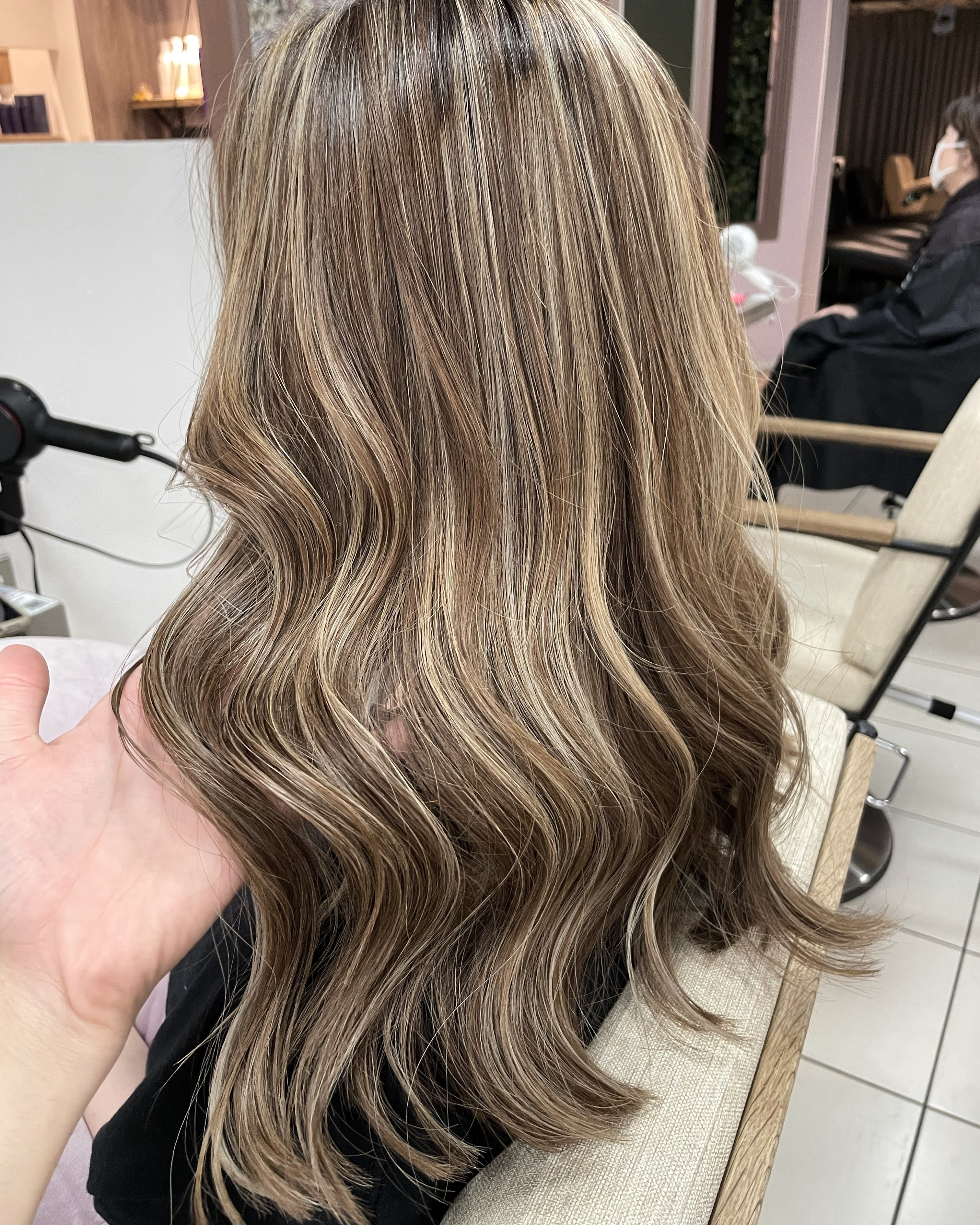 Figaro DOU DOU 新石切店【フィガロ】のスタイル紹介。白髪ぼかしハイライト　