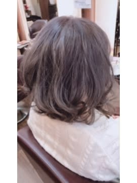 HAIR MAKE ATELIER【ヘアメイクアトリエ】のスタイル紹介。デザインカラー