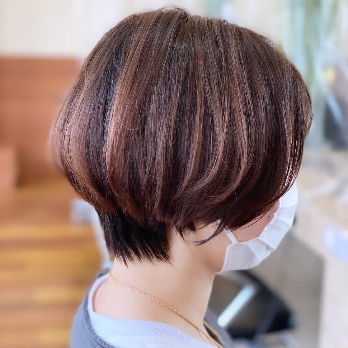 HELLO'S SOIN 琴似店【アローズソワン コトニテン】のスタイル紹介。首元スッキリで冬服を可愛らしく着こなすモテショート