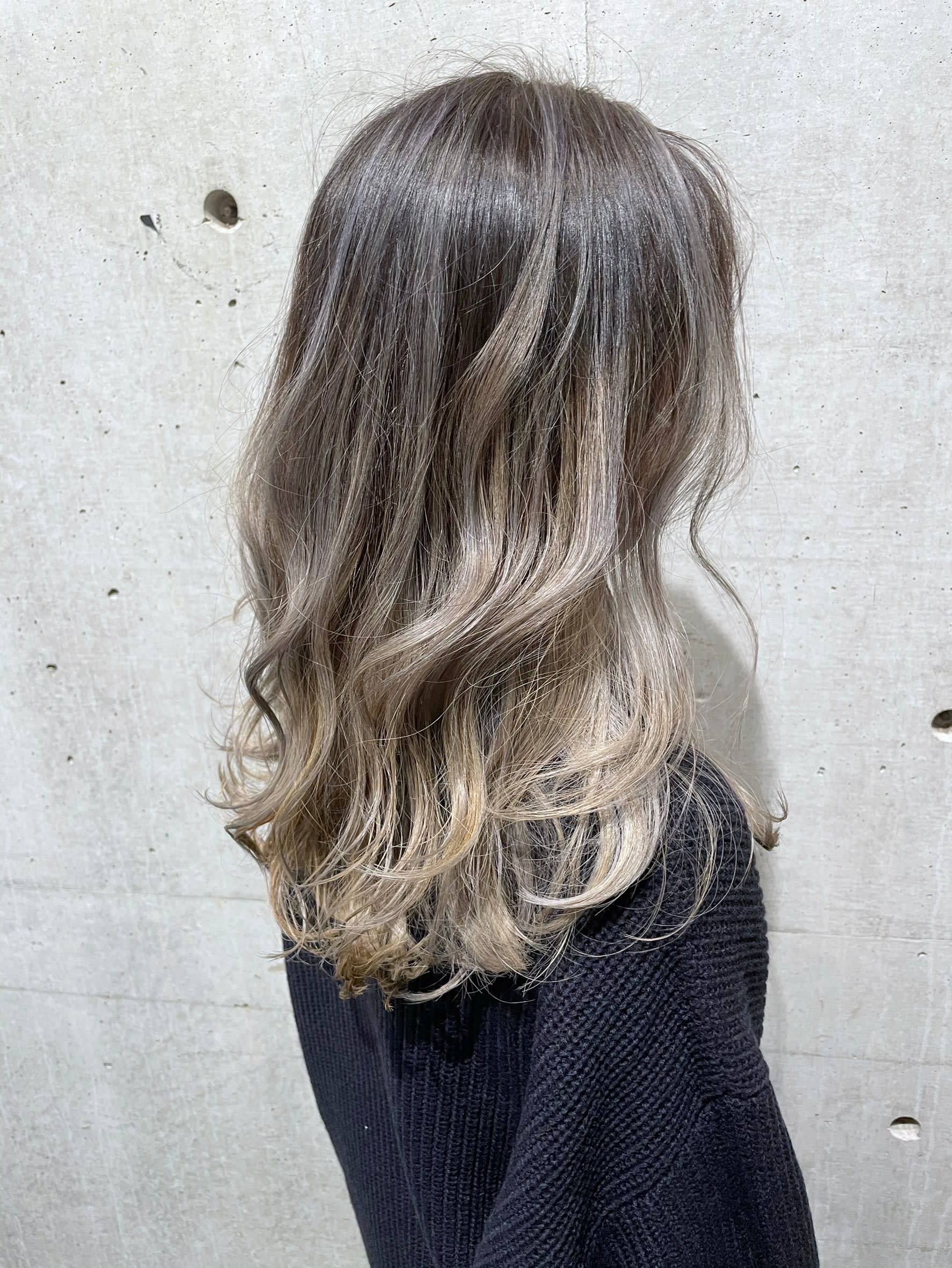 OAKgarden中目黒 hair&nail【オーク ナカメグロ ヘアアンドネイル】のスタイル紹介。シャドールーツ×バレイヤージュ【中目黒/代官山/恵比寿】