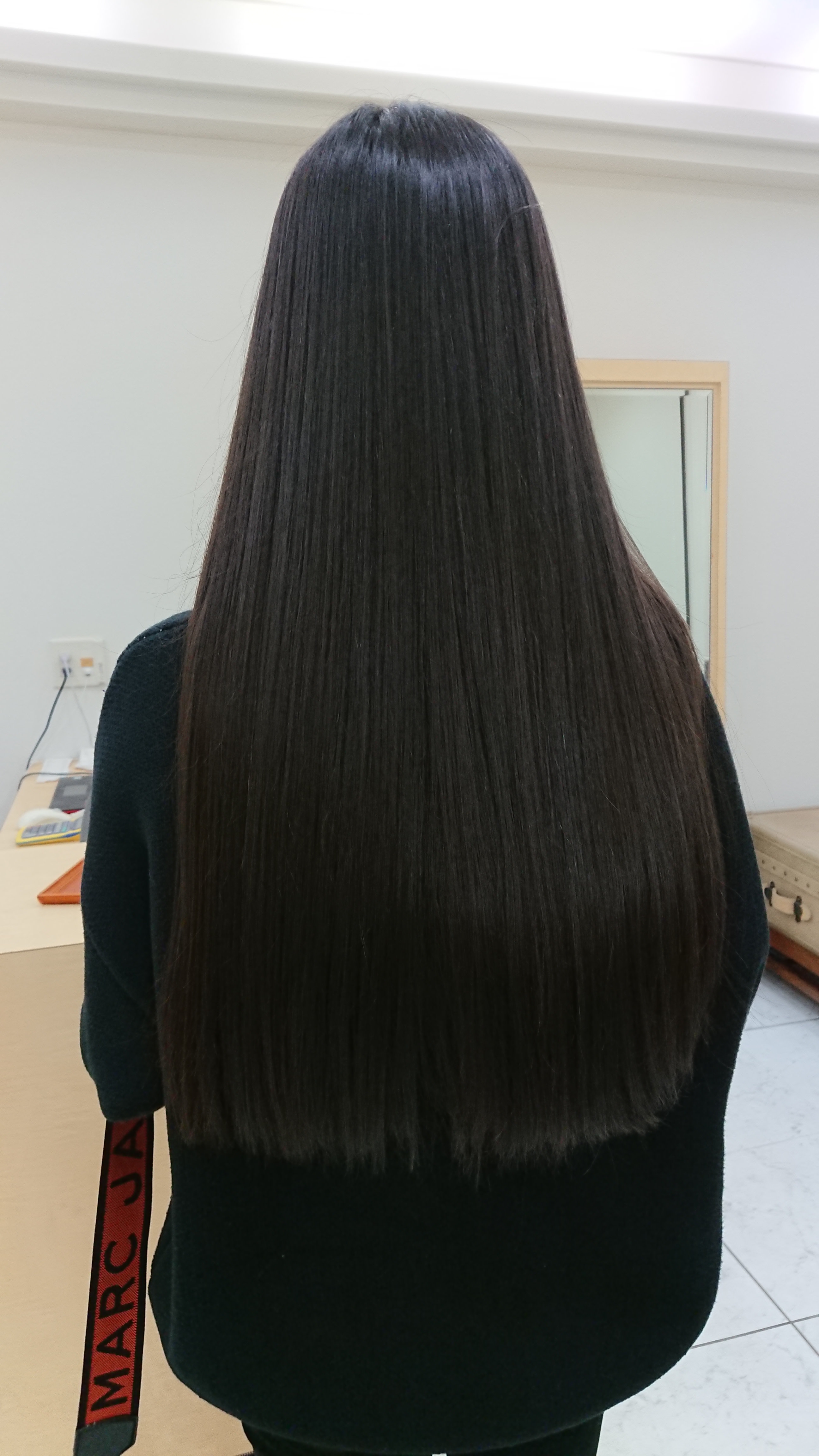 HAIR A・S・T【ヘアーアスト】のスタイル紹介。ロングストレート(クリックで拡大)