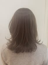 HELLO'S ステラプレイス店【アローズ ステラプレイステン】のスタイル紹介。グレーベージュ×ちょいレイヤー