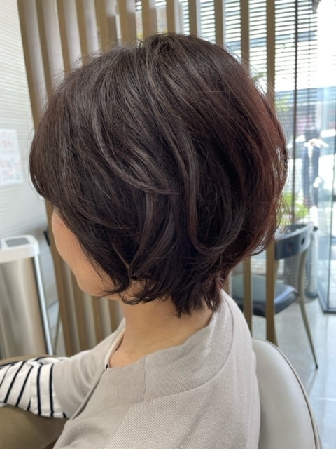Hair Make SAMSARA 宮脇店【サンサーラ】のスタイル紹介。前下がりショート