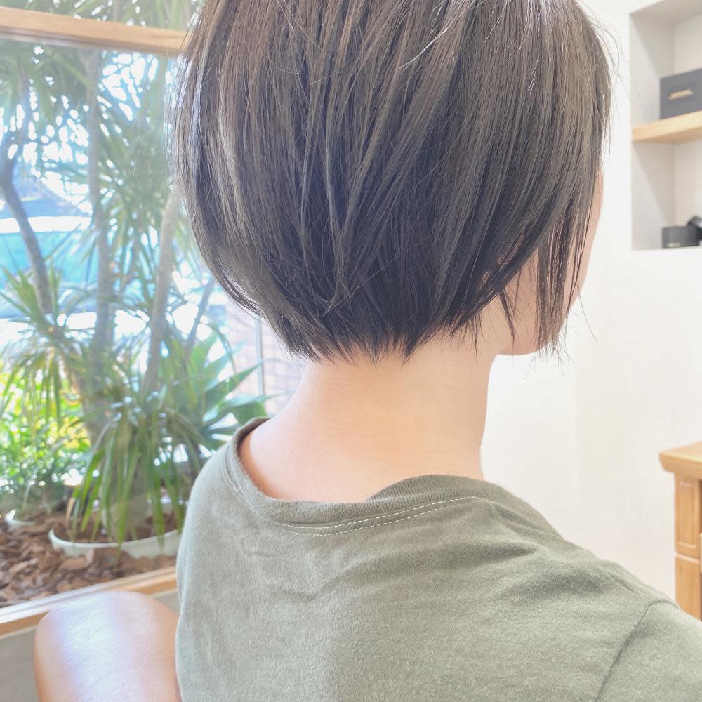 半個室 rire hair 千早店【ハンコシツリールヘアーチハヤテン】のスタイル紹介。ショートヘア×カーキ