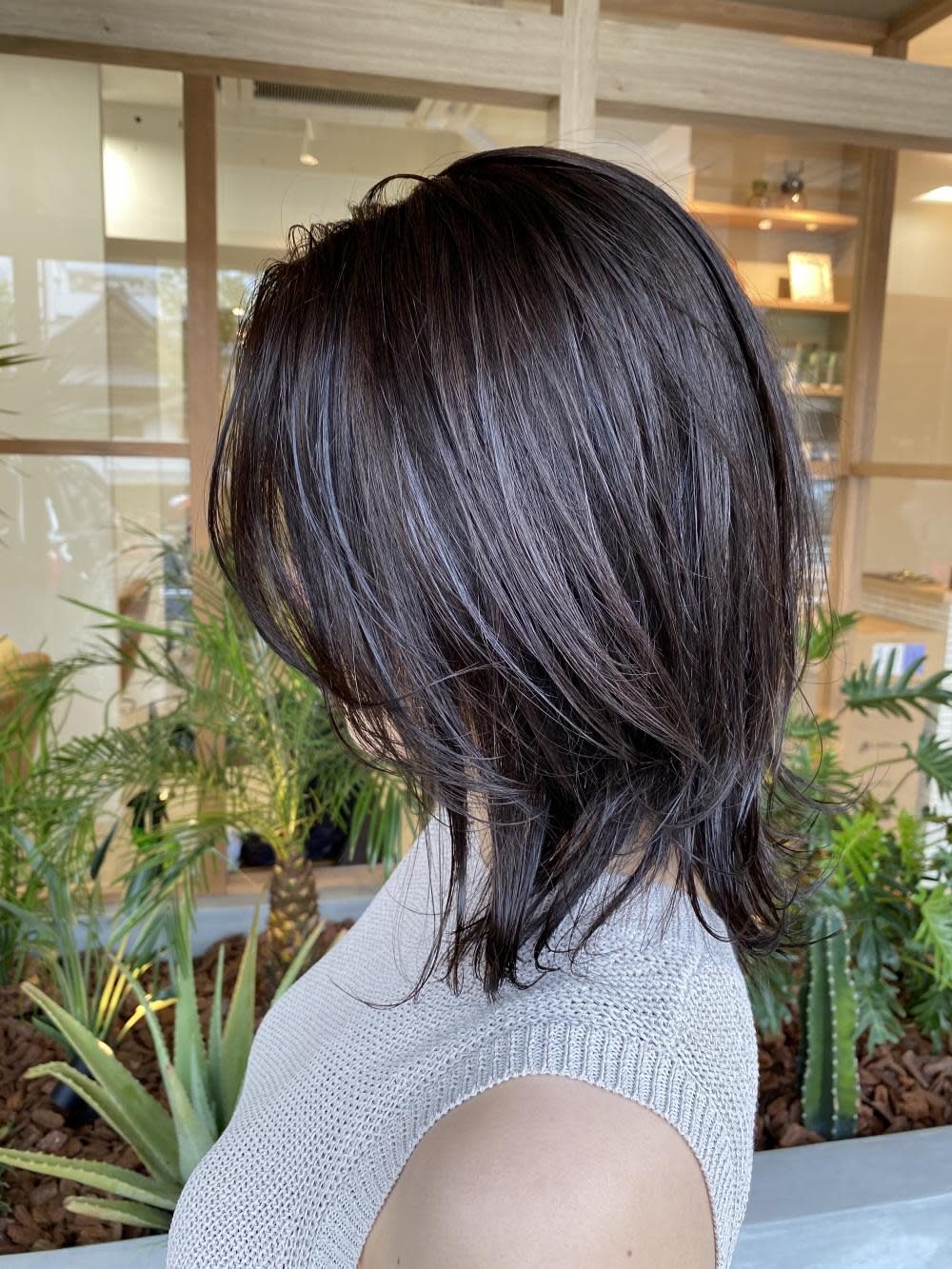 半個室 rire hair 千早店【ハンコシツリールヘアーチハヤテン】のスタイル紹介。セミウルフ×ダークラベンダー